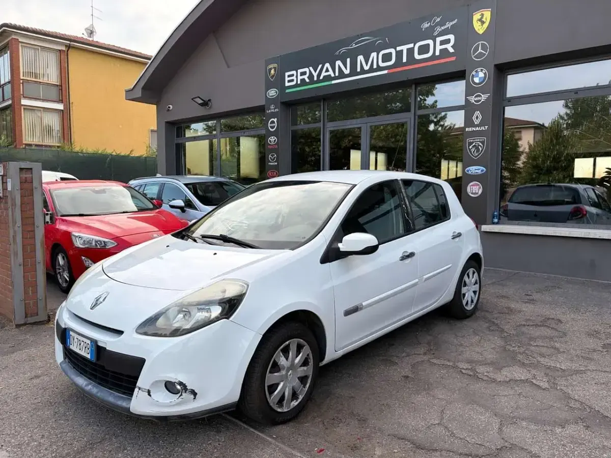 Usata Renault Clio II Dynamique 72 CV (52 kW) 2009 Berlina