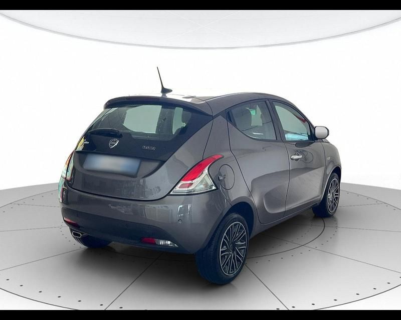 Usata Lancia Ypsilon Gold 70 CV (51 kW) 2022 Grigio pietra Utilitaria