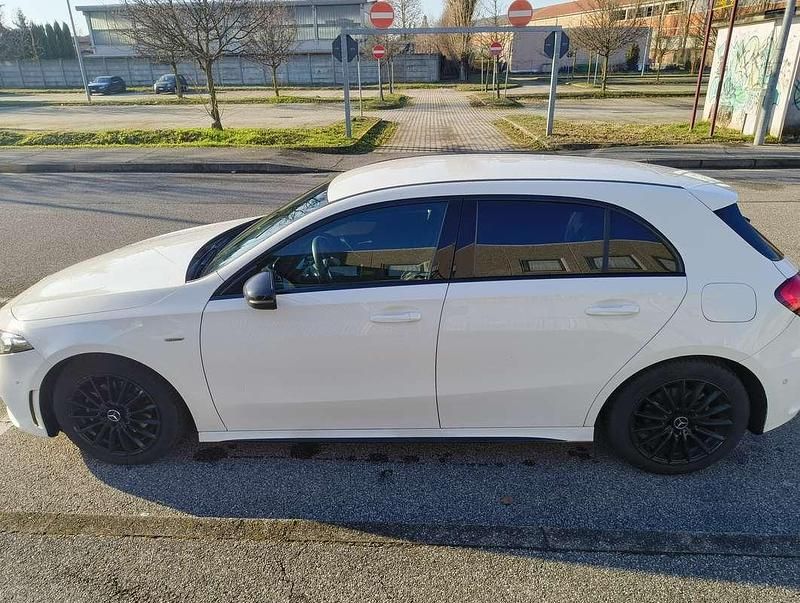 Usata Mercedes A180 Premium 116 CV (85 kW) 2021 Berlina
