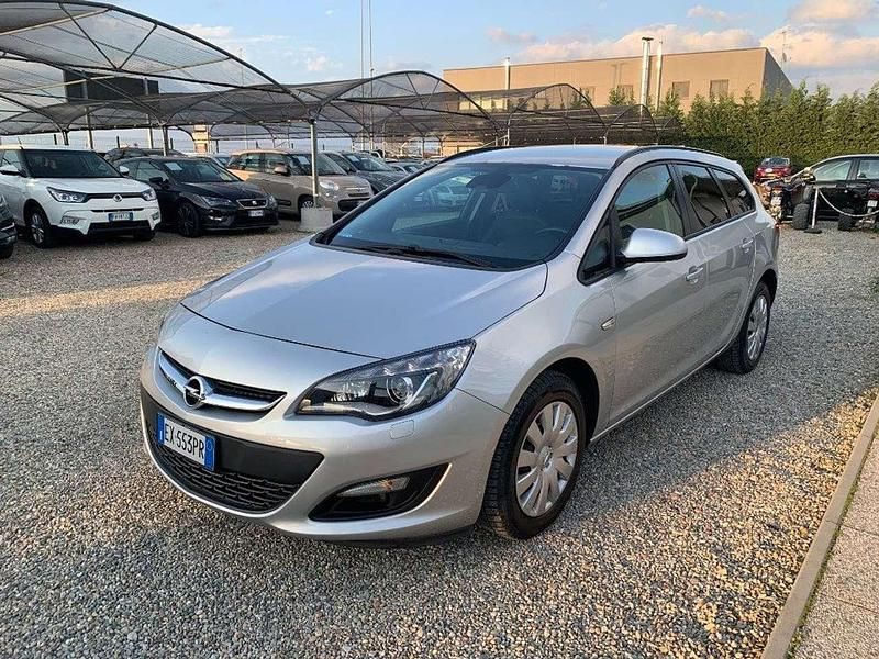 Usata Opel Astra Cosmo 110 CV (80 kW) 2014 Argento Station wagon