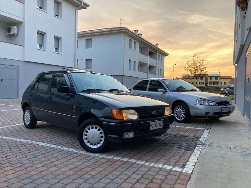 Usato 1992 Ford Fiesta 1.3 Benzin 58 CV (4.000 €)