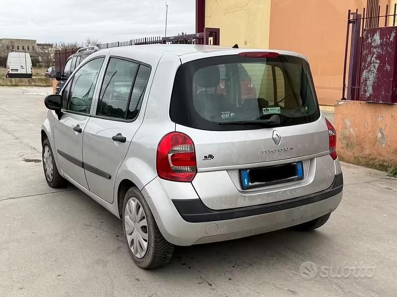 Usata Renault Modus Dynamique 74 CV (54 kW) 2008 Grigio Monovolume