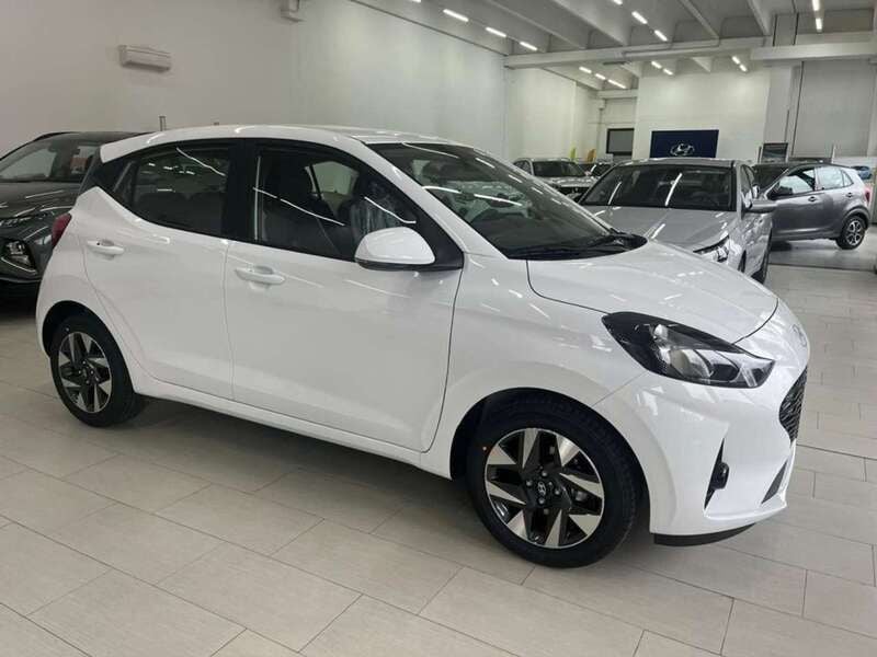 Vari colori Usata 2024 Hyundai i10 Due volumi | 15.250 € (Buon prezzo) - Immagine 1/4