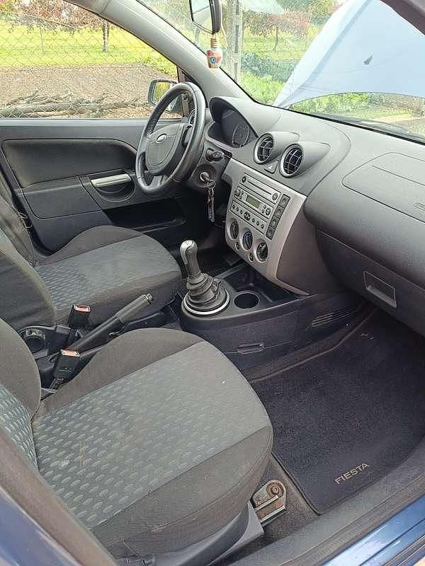 Usata Ford Fiesta Ghia 71 CV (52 kW) 2005 Blu/azzurro Berlina