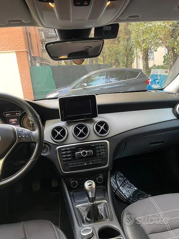 Usata Mercedes GLA180 Premium 109 CV (80 kW) 2015 Bianco SUV