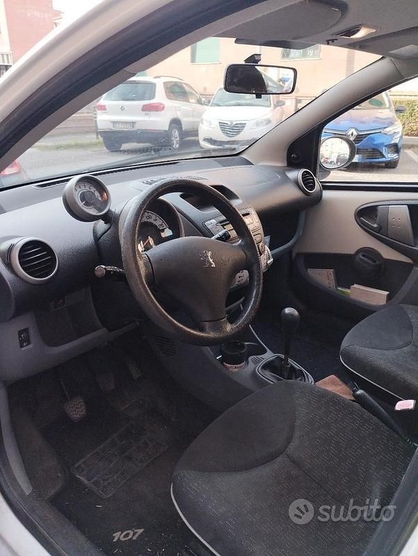 Usata Peugeot 107 68 CV (50 kW) 2010 Bianco Utilitaria