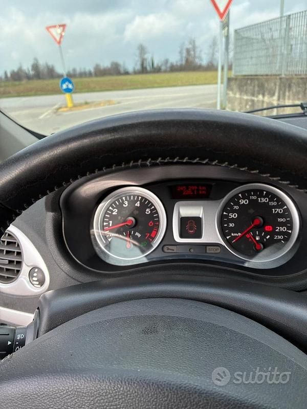 Usata Renault Clio GrandTour Dynamique 101 CV (74 kW) 2009 Grigio Station wagon