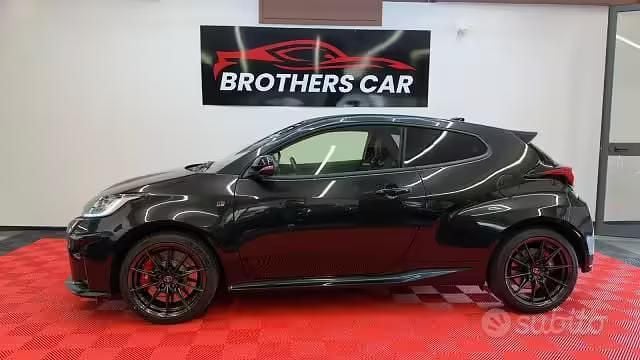 Usata Toyota Yaris 261 CV (191 kW) 2024 Nero Utilitaria