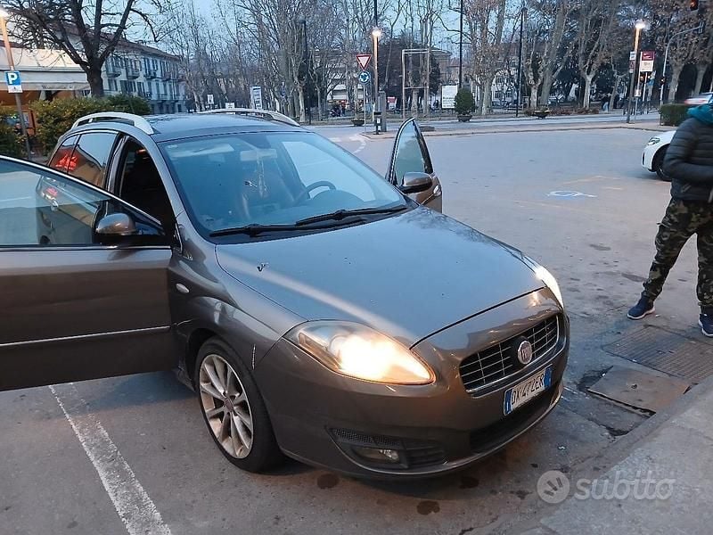Usata Fiat Croma 120 CV (88 kW) 2011 Marrone Station wagon