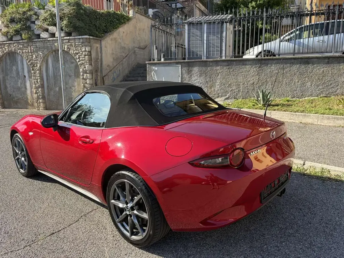 Usata Mazda MX5 Inclusive 160 CV (117 kW) 2018 Rosso Cabrio