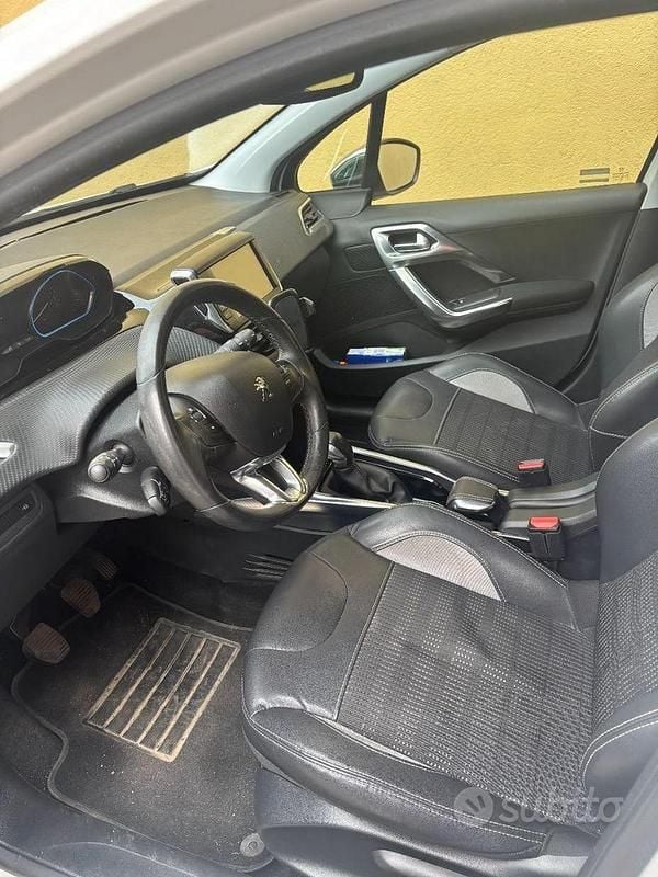 Usata Peugeot 2008 Allure 92 CV (67 kW) 2014 Bianco SUV