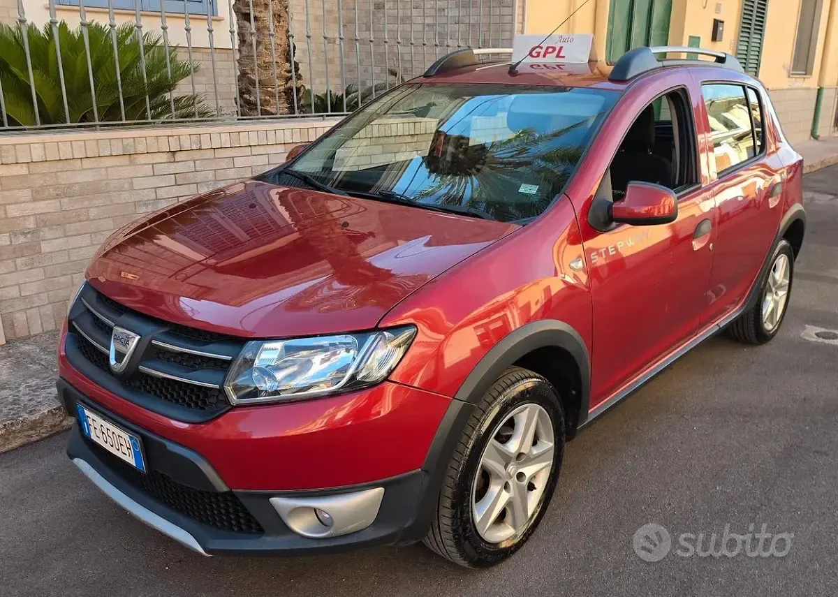 Usata Dacia Sandero 90 CV (66 kW) 2016 Rosso SUV