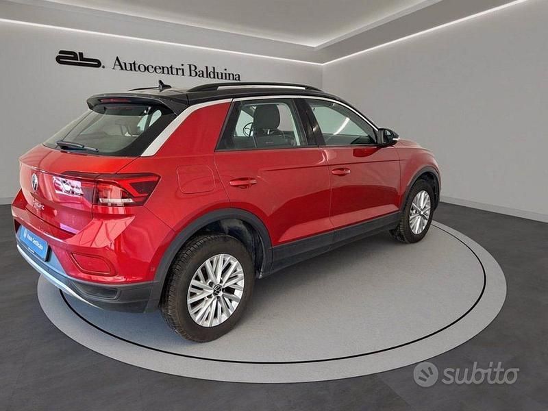Usata VW T-Roc Life 110 CV (80 kW) 2022 Rosso SUV