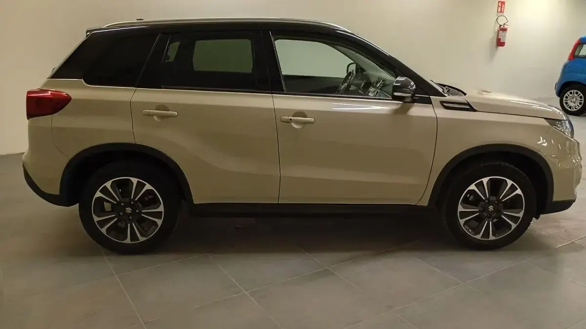 Usata Suzuki Vitara 140 CV (102 kW) 2018 Beige SUV