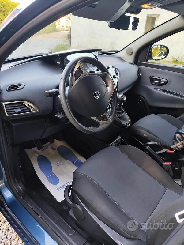 Usata Lancia Ypsilon 69 CV (50 kW) 2021 Blu Utilitaria