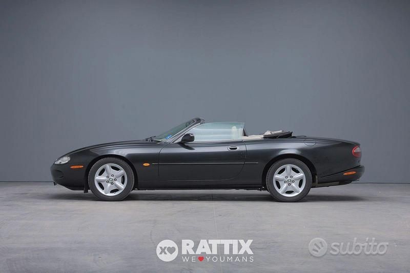 Usata Jaguar XK8 284 CV (208 kW) 1997 Nero Cabrio