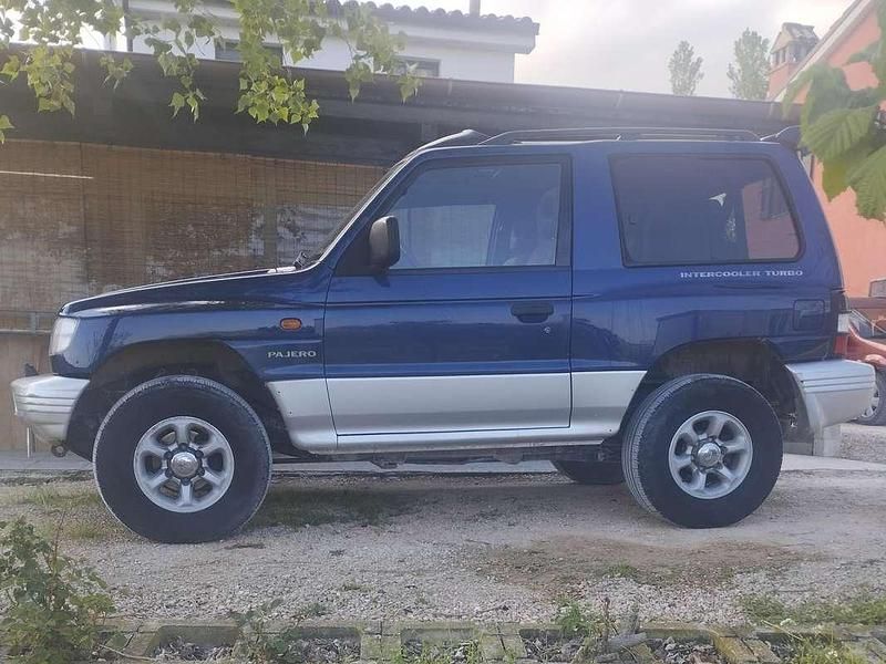 Usata Mitsubishi Pajero Top 99 CV (72 kW) 2000 Blu/azzurro SUV