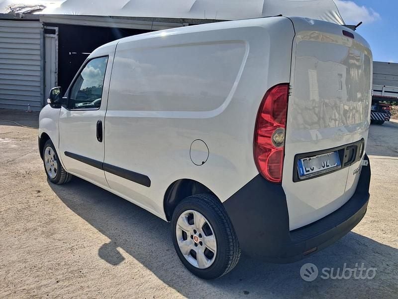 Usata Fiat Doblò 90 CV (66 kW) 2010 Bianco Monovolume