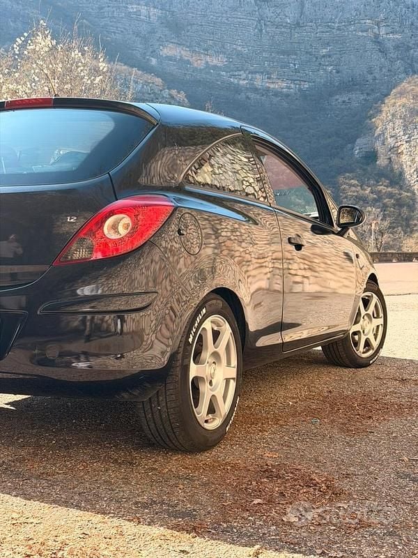 Usata Opel Corsa 2006 Nero Utilitaria