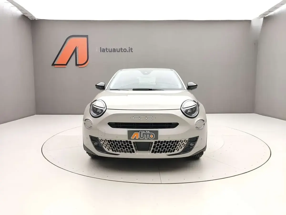Usata Fiat 600 Icon 136 CV (100 kW) 2025 Crema cappuccino SUV