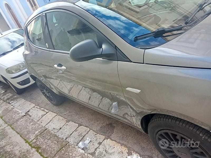 Usata Lancia Ypsilon Gold 86 CV (63 kW) 2013 Utilitaria