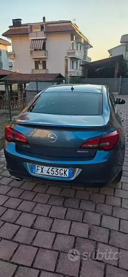 Usata Opel Astra 140 CV (102 kW) 2019 Bluazzurro Berlina