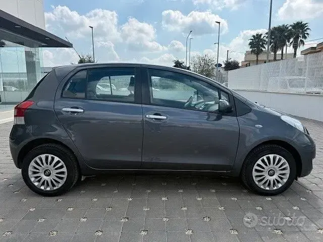 Second-hand Toyota Yaris Sol 69 CP (50 kW) 2010 Gri Hatchback