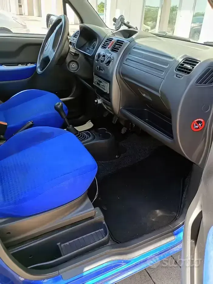 Usata Opel Agila 58 CV (42 kW) 2005 Blu Monovolume