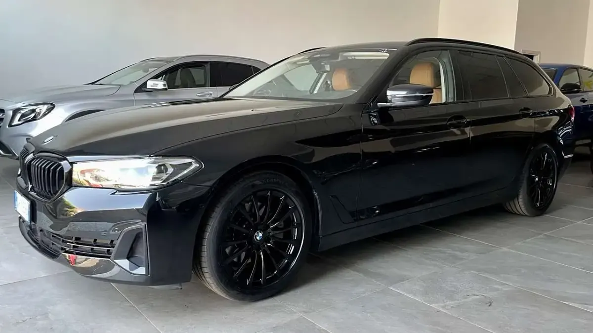 Usata BMW 520 Luxury Line 190 CV (139 kW) 2022 Nero Berlina