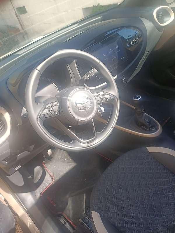 Usata Toyota Aygo X Trend 72 CV (52 kW) 2024 Oro SUV