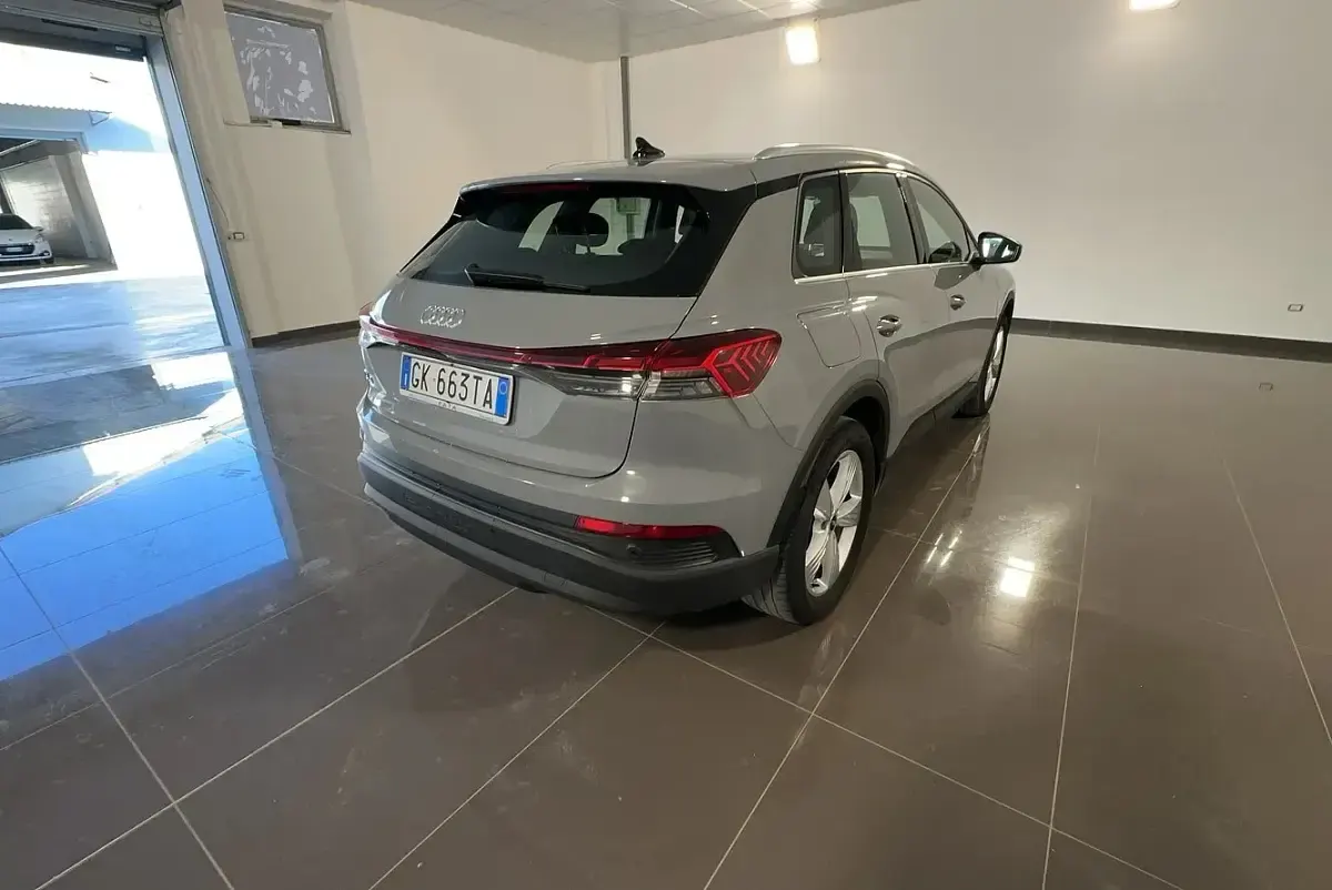 Usata Audi Q4 e-tron 69 kW (95 CV) 2023 Grigio selce SUV