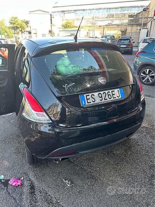 Usata Lancia Ypsilon 69 CV (50 kW) 2013 Nero Utilitaria