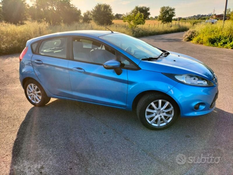 Usata Ford Fiesta 96 CV (70 kW) 2009 Blu Utilitaria