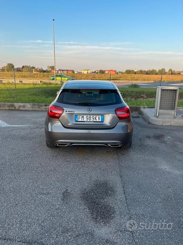 Usata Mercedes A160 90 CV (66 kW) 2017 Marrone Berlina