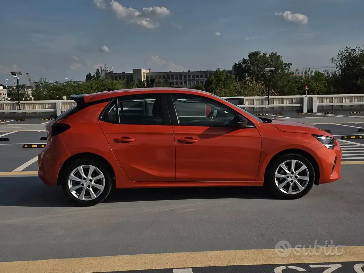 Usata Opel Corsa Design & Tech 101 CV (74 kW) 2023 Arancione Utilitaria