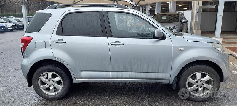 Usata Daihatsu Terios 105 CV (77 kW) 2006 Grigio SUV