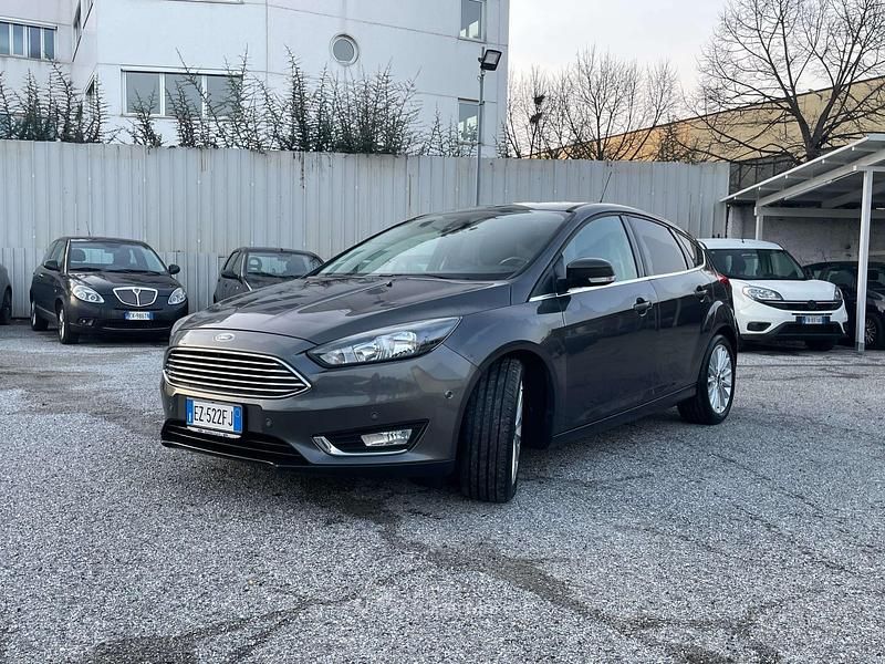 Usata Ford Focus Titanium 120 CV (88 kW) 2015 Grigio Berlina