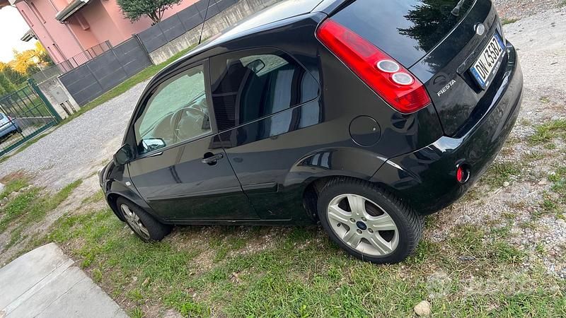 Usata Ford Fiesta 75 CV (55 kW) 2008 Nero Utilitaria