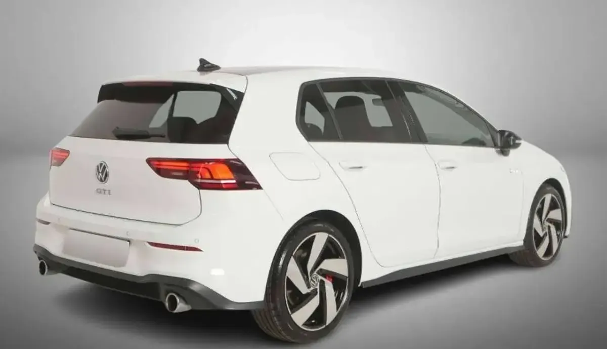 Usata VW Golf VIII GTI 265 CV (194 kW) 2025 Pure white  tetto black Berlina