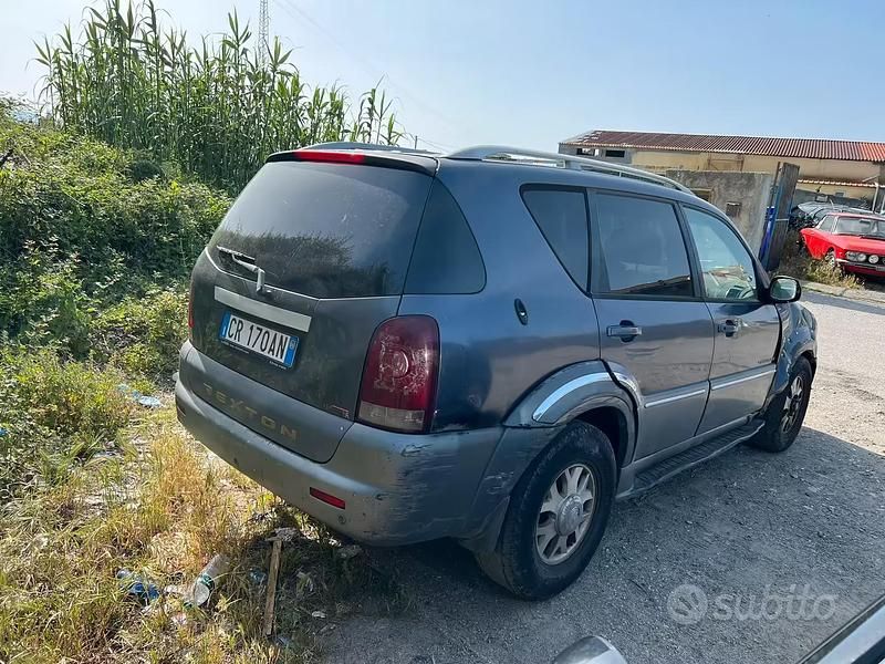 Usata Ssangyong (KGM) Rexton 165 CV (121 kW) 2004 Grigio SUV