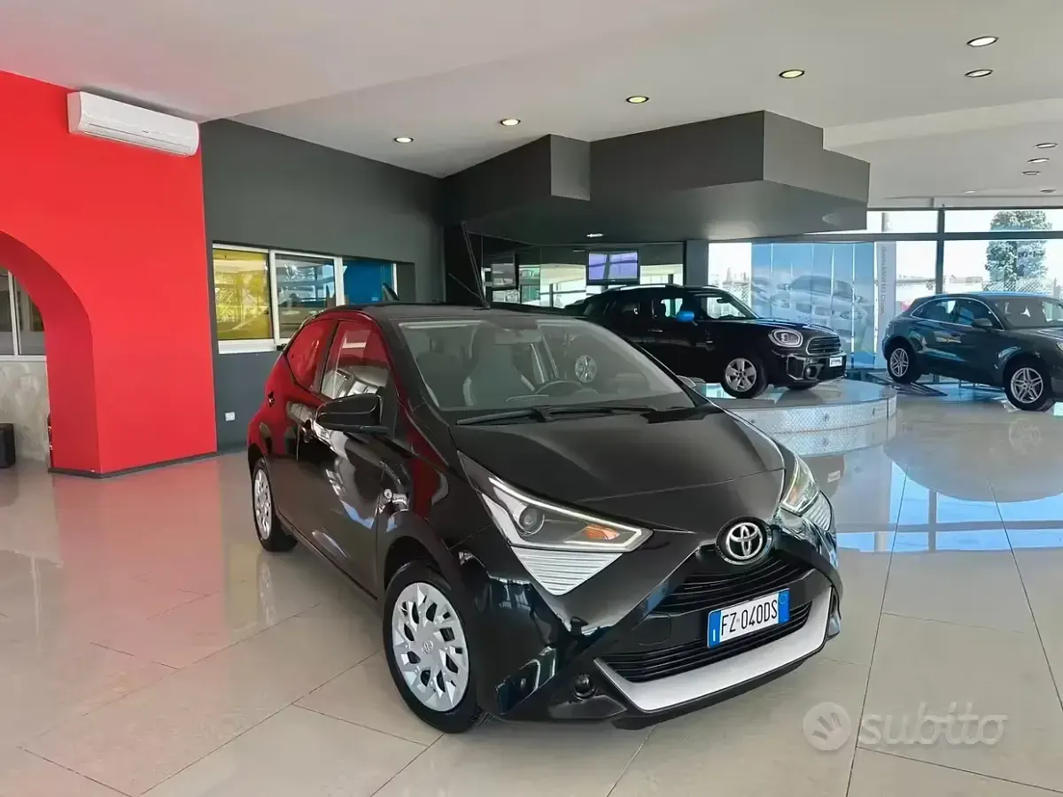 Usata Toyota Aygo Connect Style 72 CV (52 kW) 2019 Nero Utilitaria