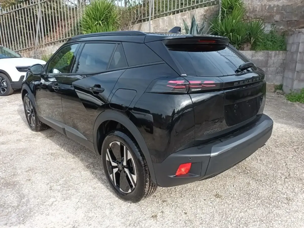 Usata Peugeot 2008 Allure 101 CV (74 kW) 2025 Nero SUV