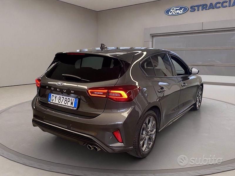 Usata Ford Focus ST-Line 116 CV (85 kW) 2025 Grigio metallizzato Berlina