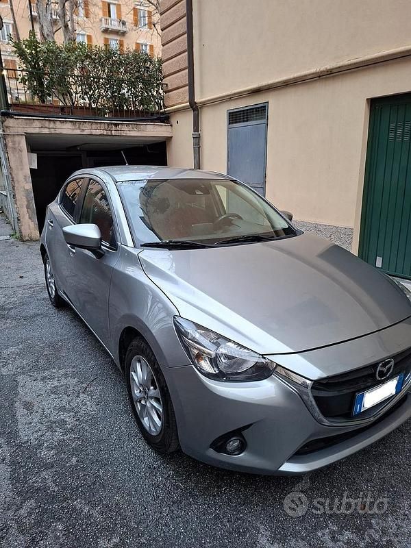 Usata Mazda 2 Evolve 90 CV (66 kW) 2016 Grigio Utilitaria