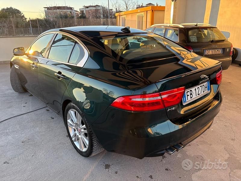 Usata Jaguar XE Portfolio 179 CV (131 kW) 2015 Verde Berlina