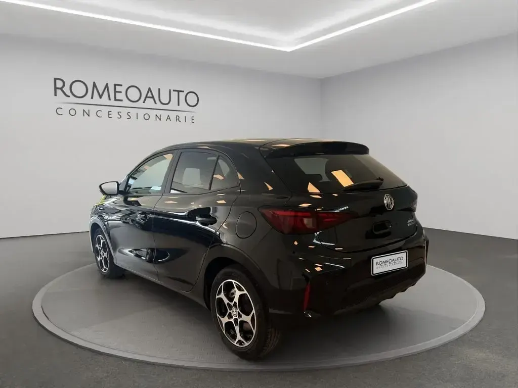 Nuova MG MG3 Luxury 102 CV (75 kW) 2026 Pebble black Utilitaria