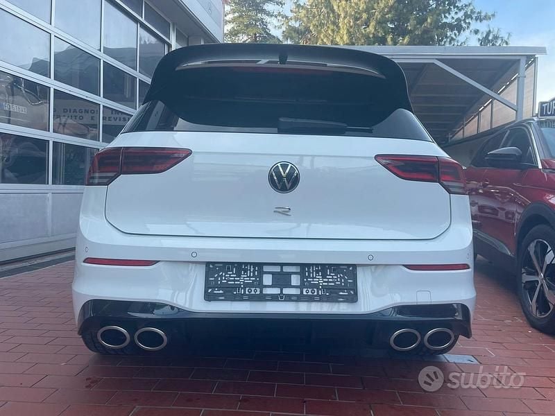 Usata VW Golf VIII R 333 CV (244 kW) 2023 Bianco Berlina