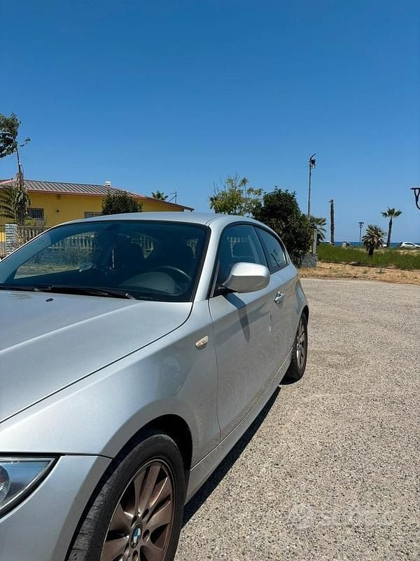 Usata BMW 116 122 CV (89 kW) 2009 Grigio Utilitaria