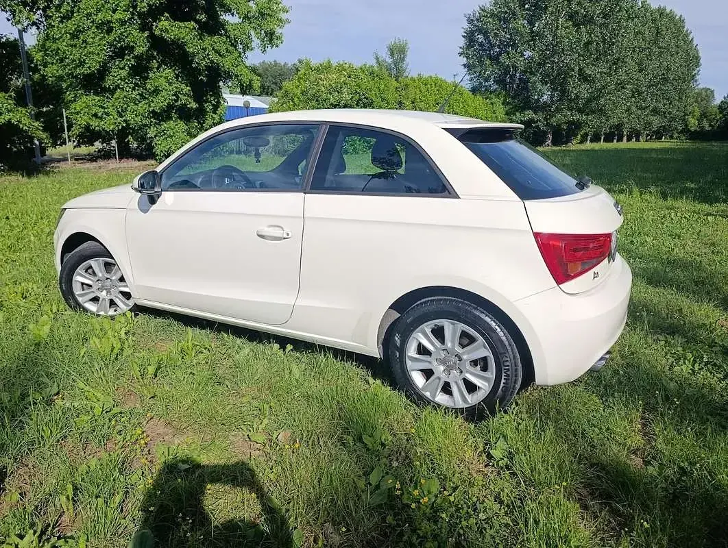 Usata Audi A1 Comfort 122 CV (89 kW) 2010 Bianco Utilitaria
