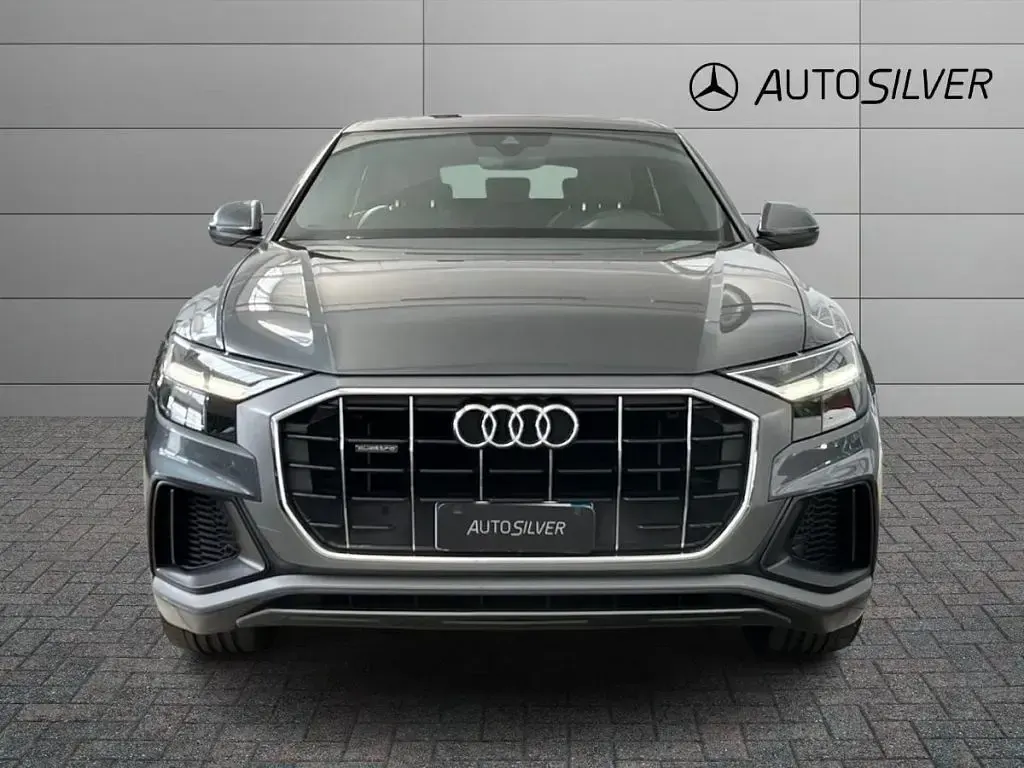 Usata Audi Q8 340 CV (250 kW) 2021 Grigio / metallizzato SUV
